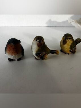 Lot of three 2” Small Resin Birds